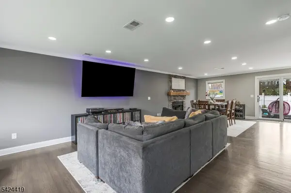 220 3rd St, Green Brook Twp., NJ 08812