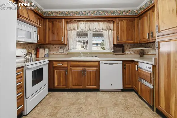 1624 E 15th ST, Pueblo, CO 81001