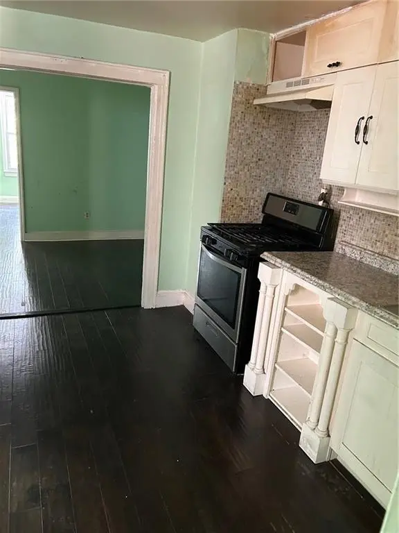 12 Pleasant PL, Brooklyn, NY 11233