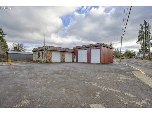 452 SE MAIN ST, Willamina, OR 97396