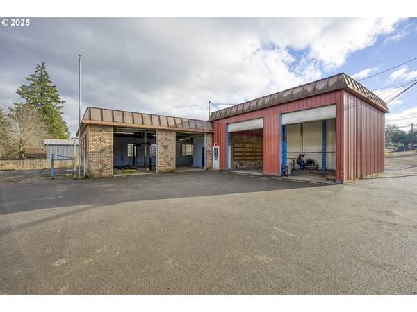 452 SE MAIN ST, Willamina, OR 97396