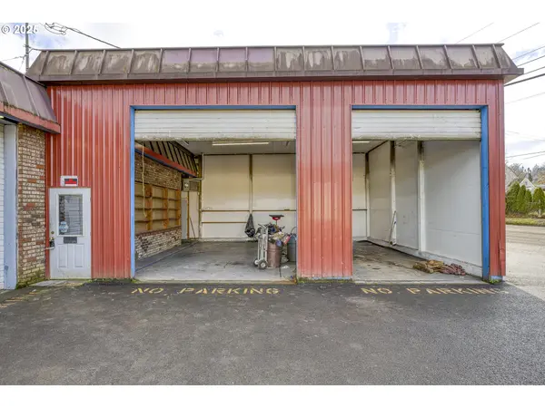 452 SE MAIN ST, Willamina, OR 97396