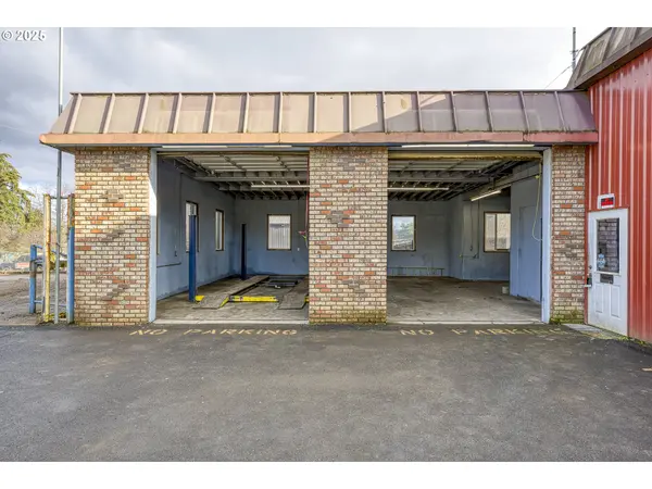 452 SE MAIN ST, Willamina, OR 97396