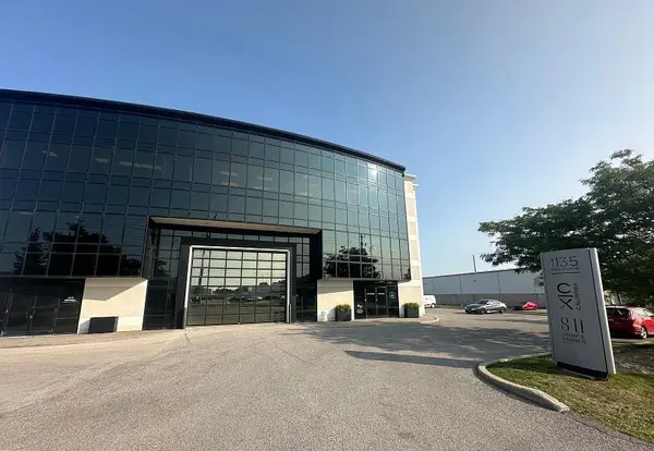 1135 Stellar DR #Executive Wing, Newmarket, ON L3Y 7B8