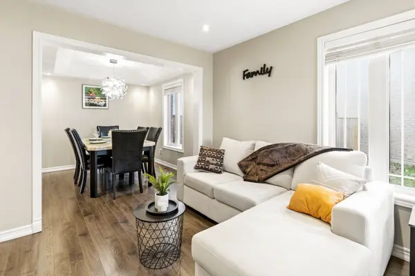 124 Amberview DR, Georgina, ON L4P 3Y4