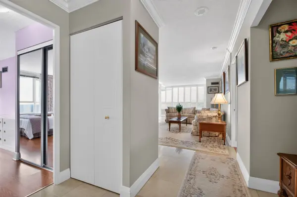 33 Weldrick RD E #1011, Richmond Hill, ON L4C 8W4