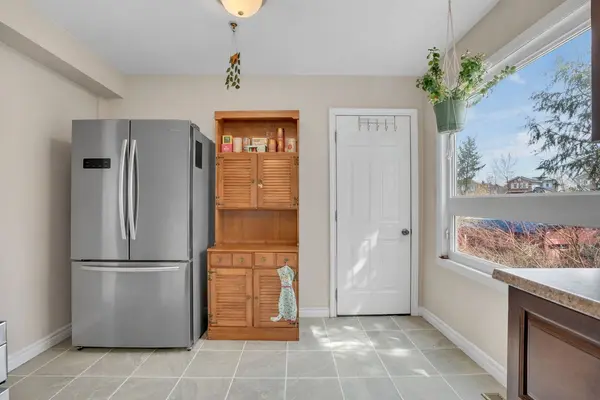 24 Lindsay CT, Barrie, ON L4M 6G5