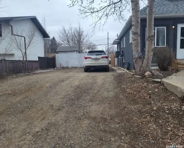 1066 5th AVENUE NE, Moose Jaw, SK S6H 1K8