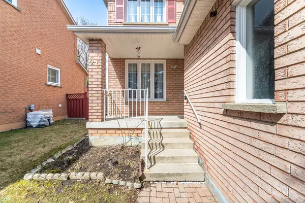 26 Braemore RD, Brampton, ON L6X 1E5