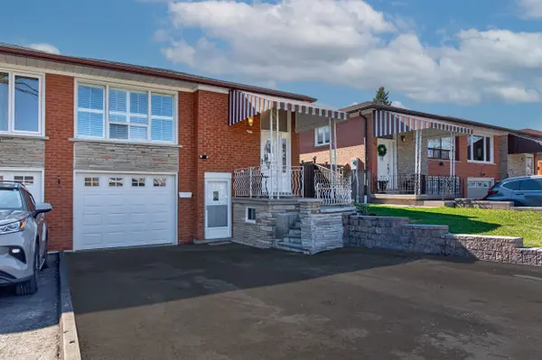 57 Starview DR, Toronto W05, ON M9M 1K7