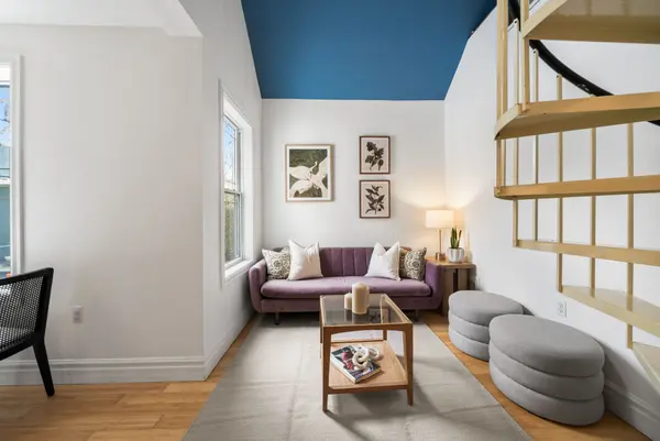 95 1/2 Fuller AVE, Toronto W01, ON M6R 2C4