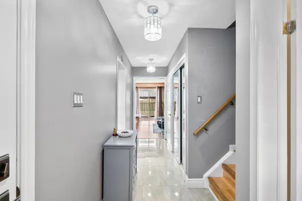 121 Tulip DR, Brampton, ON L6Y 3X6