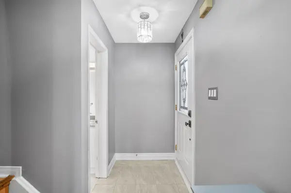 121 Tulip DR, Brampton, ON L6Y 3X6