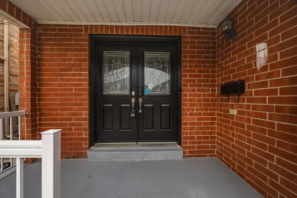 10 Capistro ST, Brampton, ON L7A 3J3