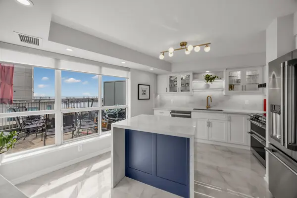 2111 Lake Shore BLVD W #802, Toronto W06, ON M8V 4B2