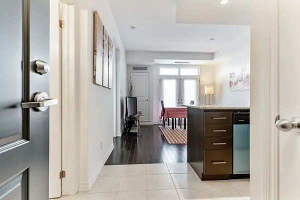 5327 Upper Middle RD #404, Burlington, ON L7L 0E9