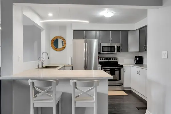 10 Collins CRES #9, Brampton, ON L6V 3M9