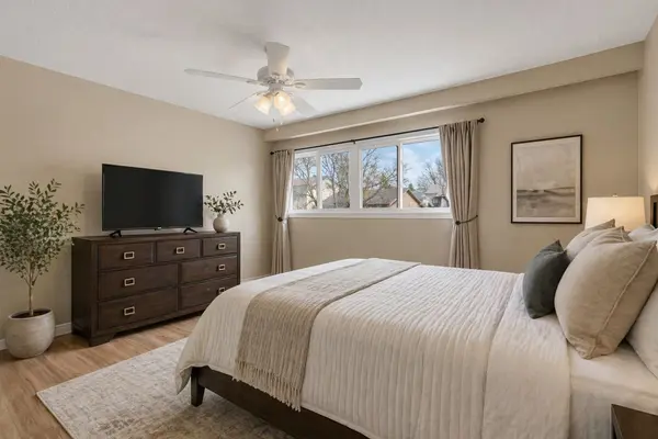 10 Collins CRES #9, Brampton, ON L6V 3M9