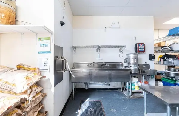 70 Livingston AVE #2, Grimsby, ON L3M 1K9