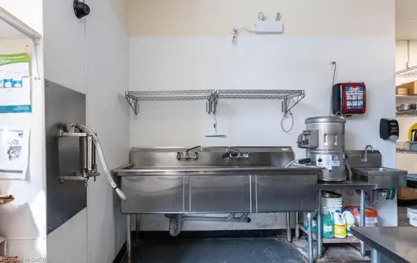 70 Livingston AVE #2, Grimsby, ON L3M 1K9