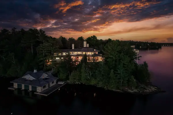 1250 WALDMERE RD #Point Cottage, Bracebridge, ON P1L 1W8