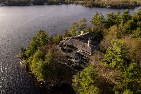 1250 WALDMERE RD #Point Cottage, Bracebridge, ON P1L 1W8