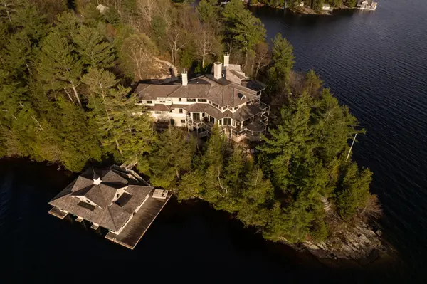 1250 WALDMERE RD #Point Cottage, Bracebridge, ON P1L 1W8