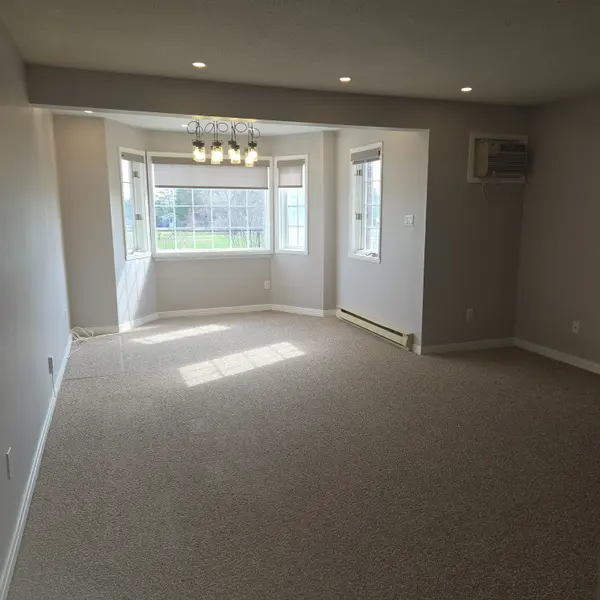 89 edey ST W #1B, Arnprior, ON K7S 3T2