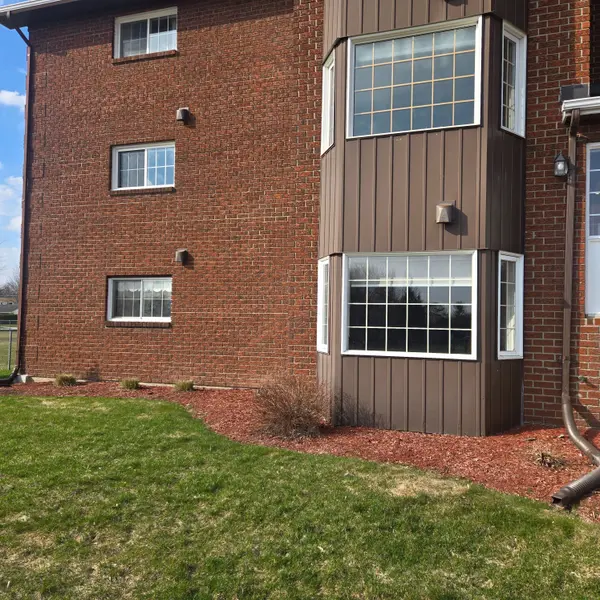 89 edey ST W #1B, Arnprior, ON K7S 3T2
