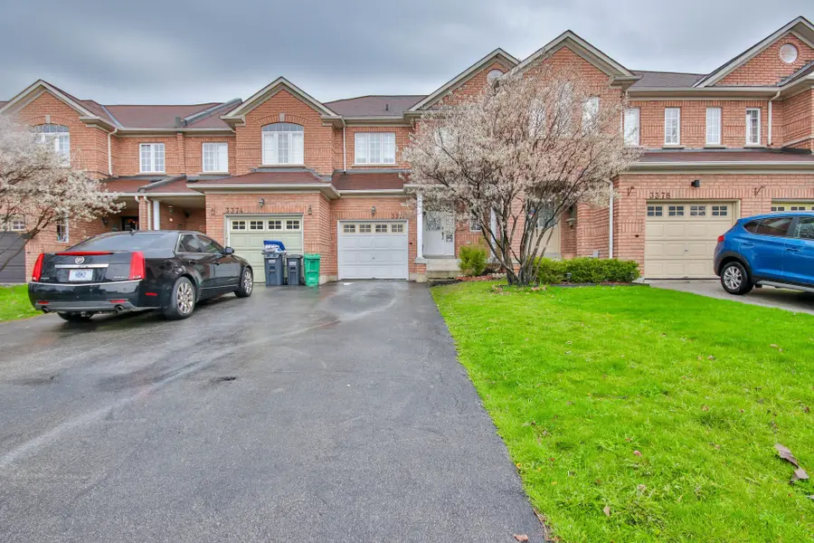 3376 Angel Pass DR, Mississauga, ON L5M 7K5