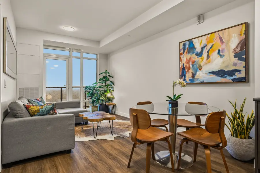 461 Green RD #1019, Hamilton, ON L8E 5B4