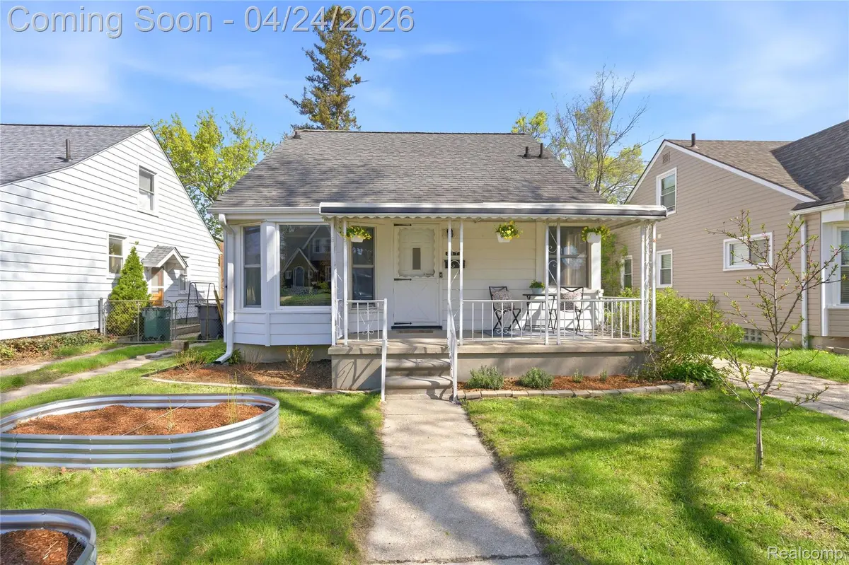 8570 Troy ST, Oak Park, MI 48237