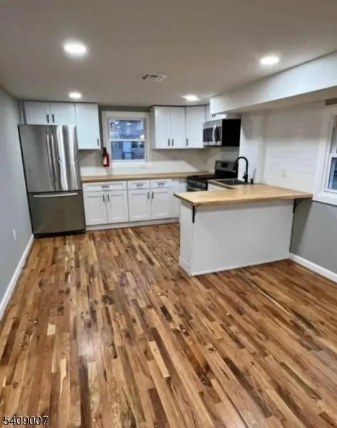 149 3Rd St, Elizabeth City, NJ 07206