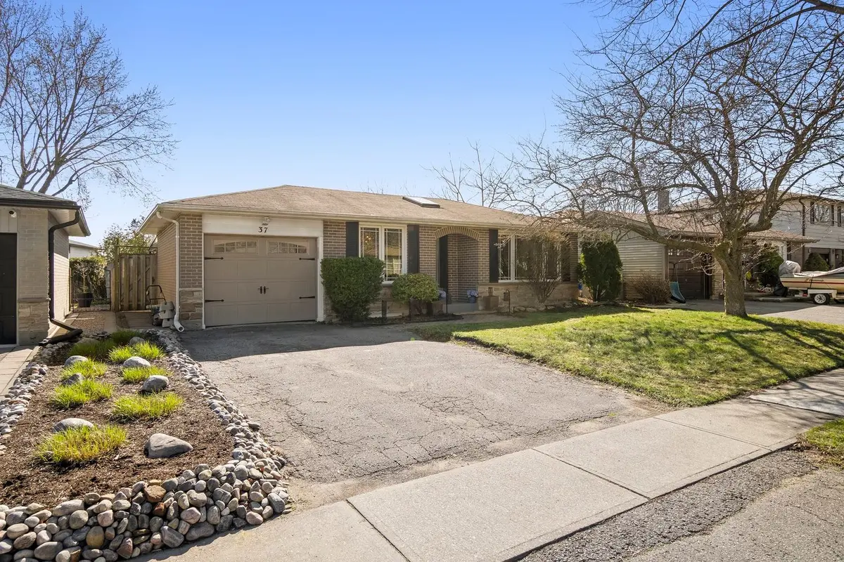 37 Lewin CRES, Ajax, ON L1S 3A2