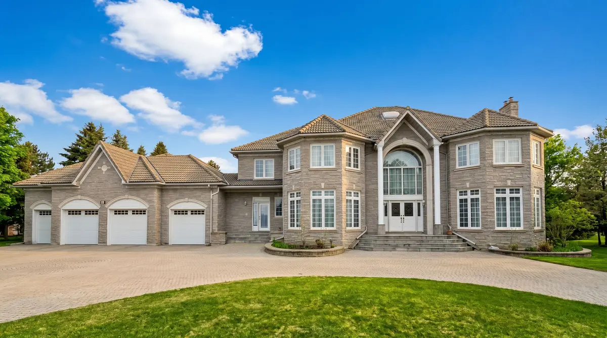 23 Kensington DR, Richmond Hill, ON L4E 3M9
