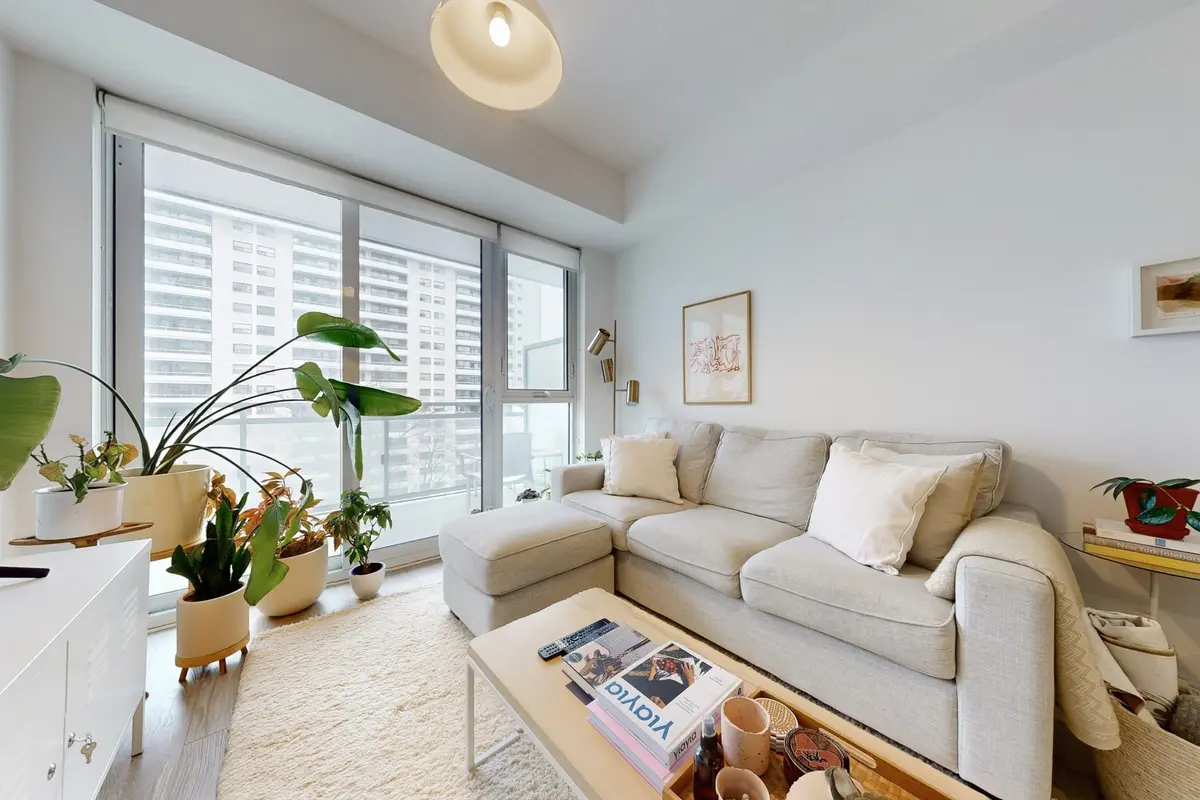 1830 Bloor ST W #742, Toronto W02, ON M6P 0A2