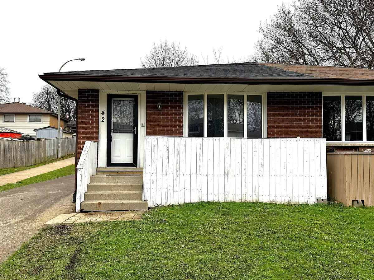 42 Ingleside DR, Kitchener, ON N2M 2G8