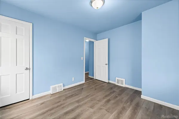 20290 Bradford ST, Detroit, MI 48205