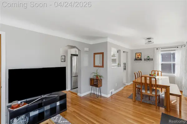 8570 Troy ST, Oak Park, MI 48237