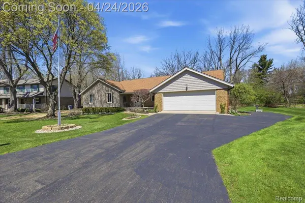 5055 Candlewood DR, Grand Blanc Charter Township, MI 48439