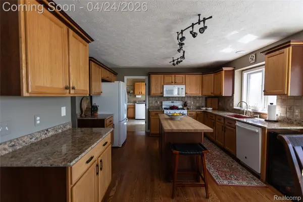 7988 Hillside Lakes DR, Hamburg Township, MI 48116