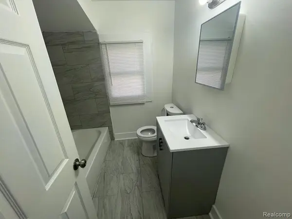 19586 Strasburg ST, Detroit, MI 48205