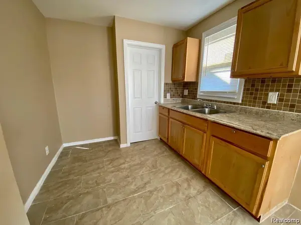 9156 WINTHROP ST, Detroit, MI 48228