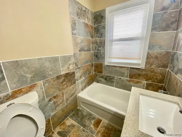 9156 WINTHROP ST, Detroit, MI 48228