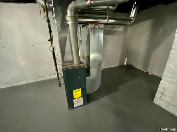 9156 WINTHROP ST, Detroit, MI 48228