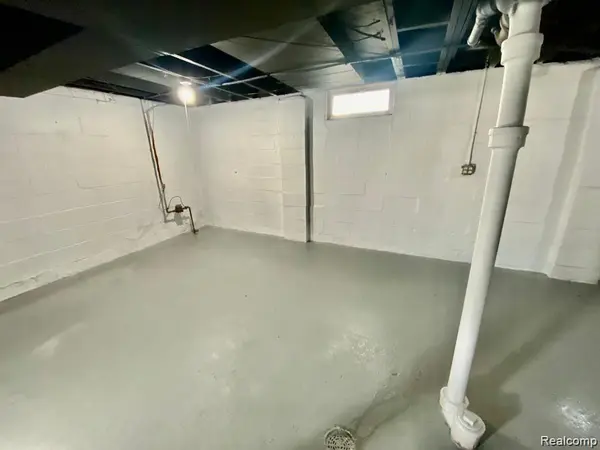 9156 WINTHROP ST, Detroit, MI 48228