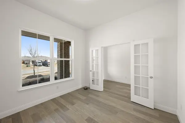 808 Stone Eagle Drive, Azle, TX 76020