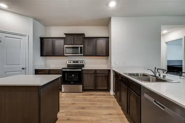 812 Primrose Lane, Pilot Point, TX 76258