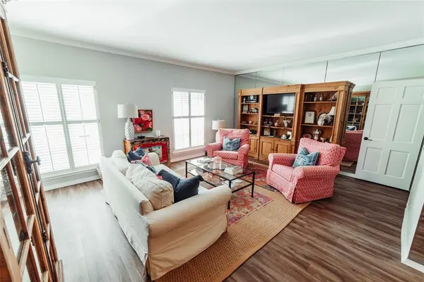 4320 Bellaire Drive S #130W, Fort Worth, TX 76109