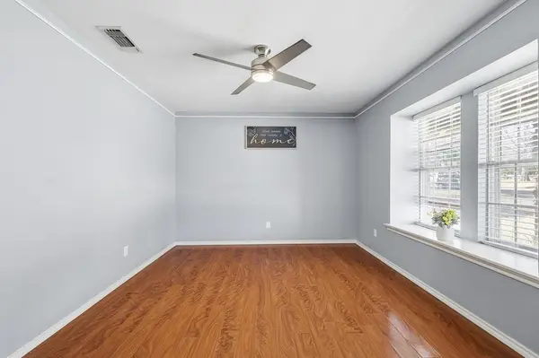 2206 Oak Forest Court, Arlington, TX 76012